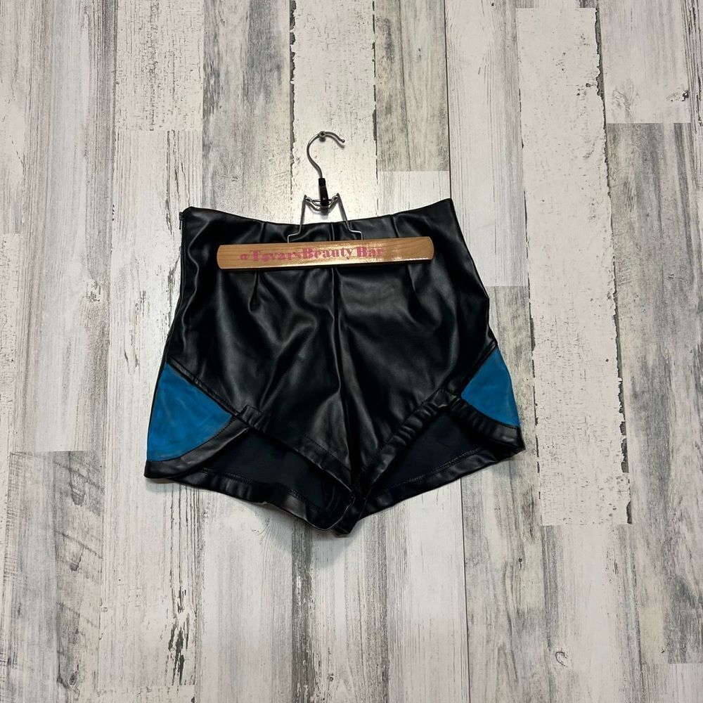 Shorts   - Picture 2 of 5